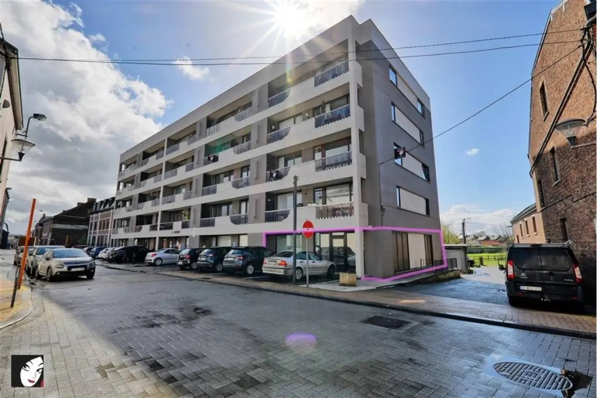 Commerce à vendre à Jemeppe-sur-Sambre 5190 85000.00€  chambres 106.00m² - annonce 677135
