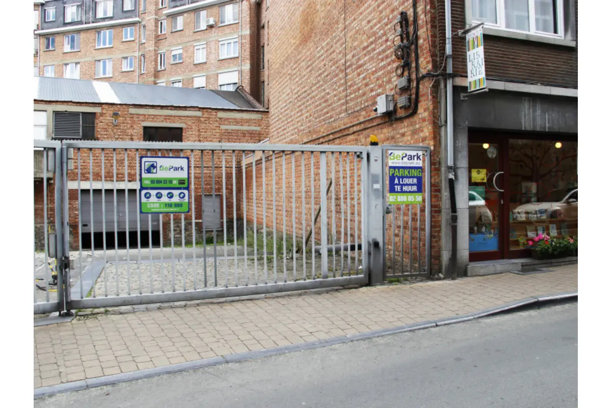 Parking à louer à Namur 5000 150.00€  chambres m² - annonce 681629
