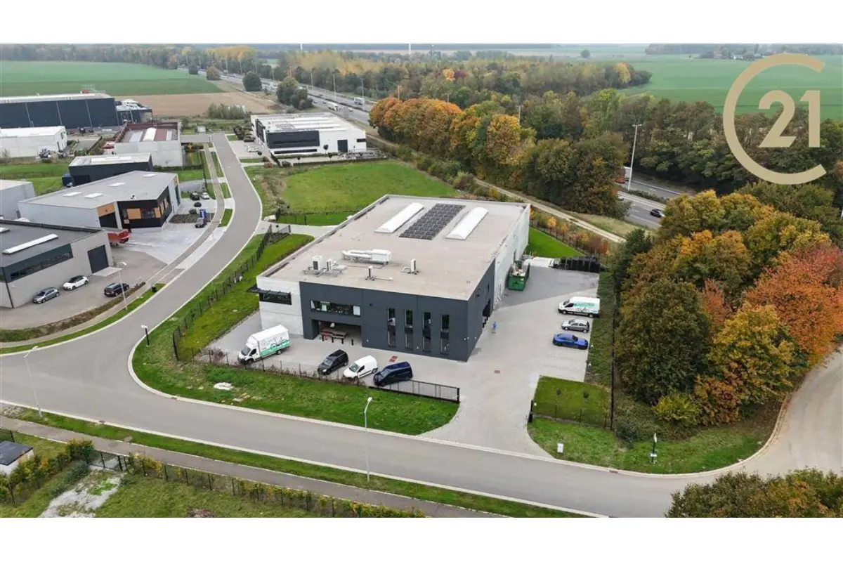 Commerce à louer à Fernelmont 5380 12000.00€  chambres m² - annonce 684672