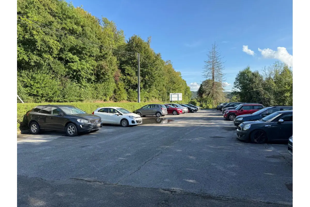 Parking à louer à Dave 5100 2000.00€  chambres m² - annonce 686381