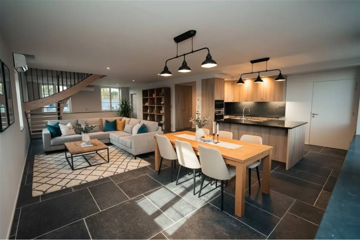 Appartement à louer à Suarlée 5020 1600.00€ 3 chambres 205.00m² - annonce 704475