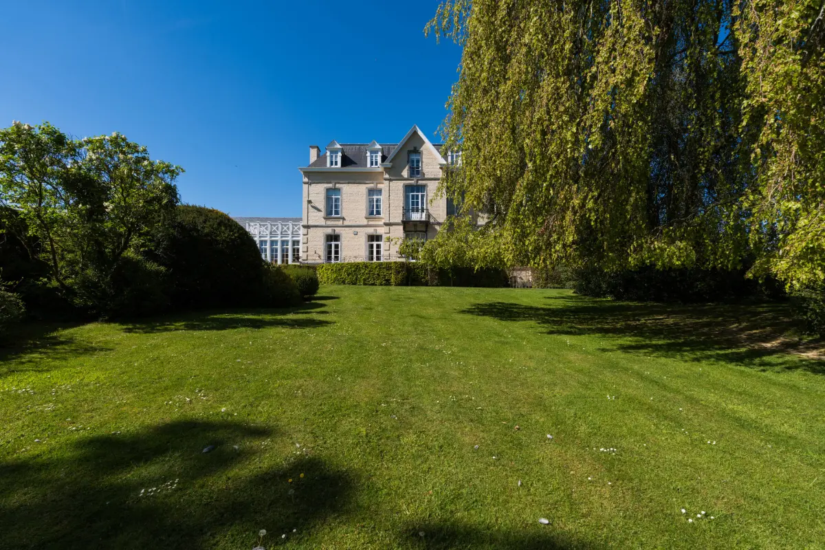 Maison à vendre à Eghezée 5310 0.00€ 7 chambres 1025.00m² - annonce 717517