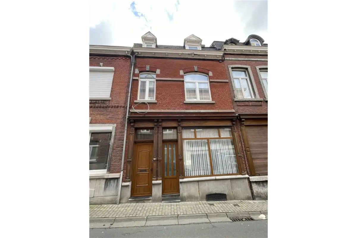 Maison à vendre à Saint-Servais 5002 285000.00€ 4 chambres 175.00m² - annonce 725017