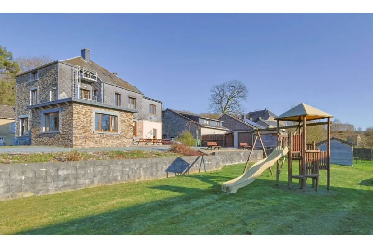 Maison à  à Chairière 5550 375000.00€ 10 chambres 340.00m² - annonce 731532