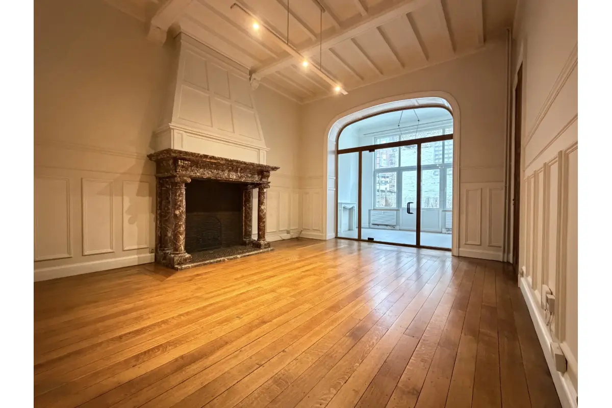 Commerce à louer à Namur 5000 925.00€  chambres 87.43m² - annonce 737676