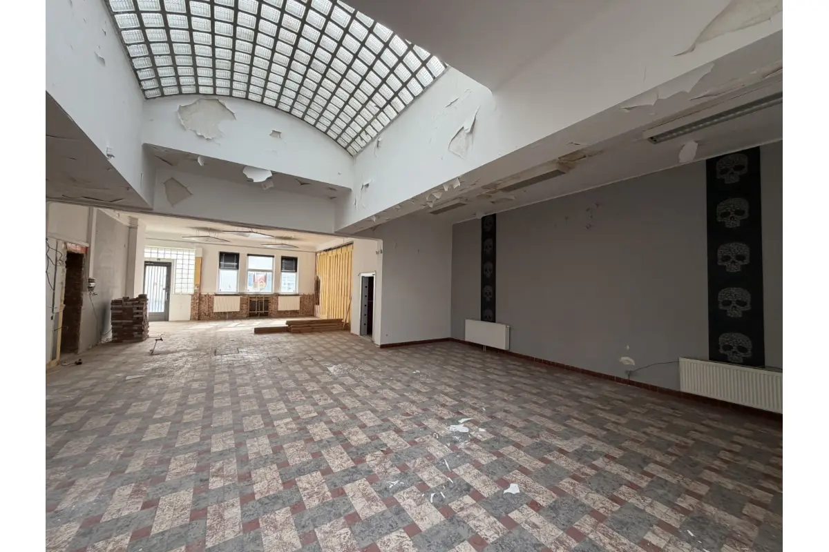Commerce à vendre à Rochefort 5580 65000.00€ 0 chambres 202.69m² - annonce 737810