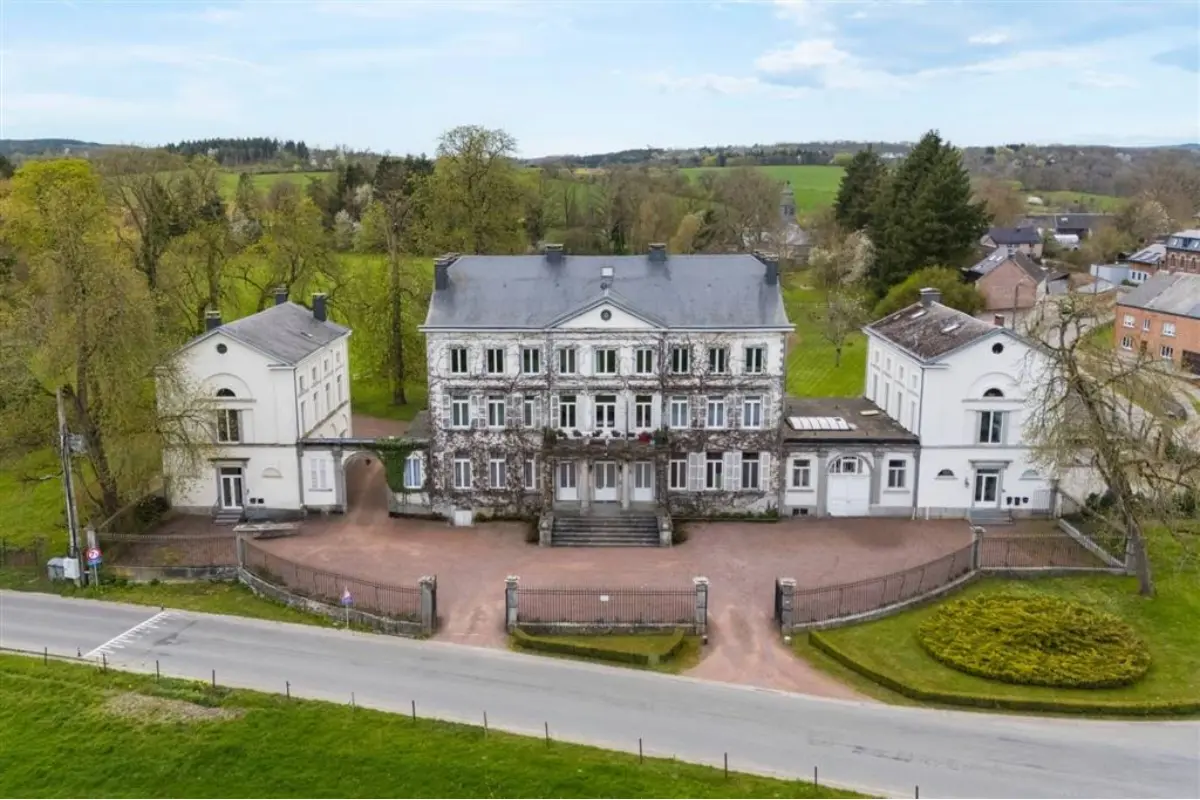 Appartement à vendre à Baillonville 5377 385000.00€ 5 chambres 280.00m² - annonce 740726