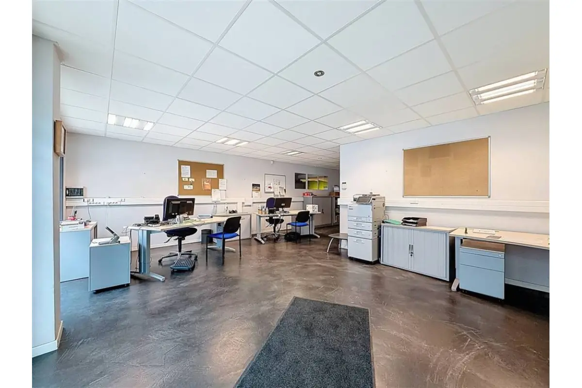 Commerce à vendre à Ciney 5590 169000.00€  chambres 83.00m² - annonce 742812