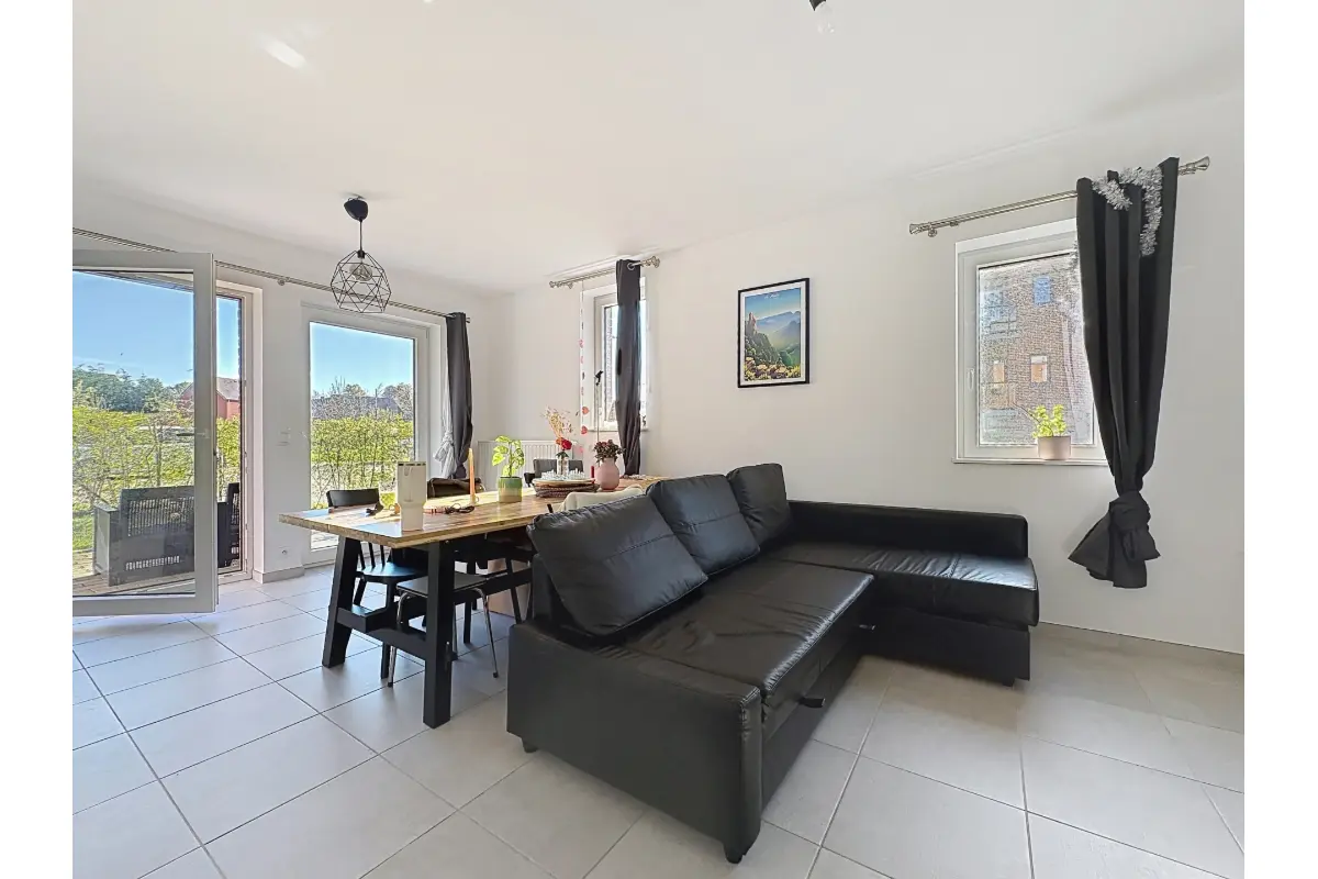 Rez-de-chaussée à louer à Erpent 5101 975.00€ 2 chambres 83.60m² - annonce 744434