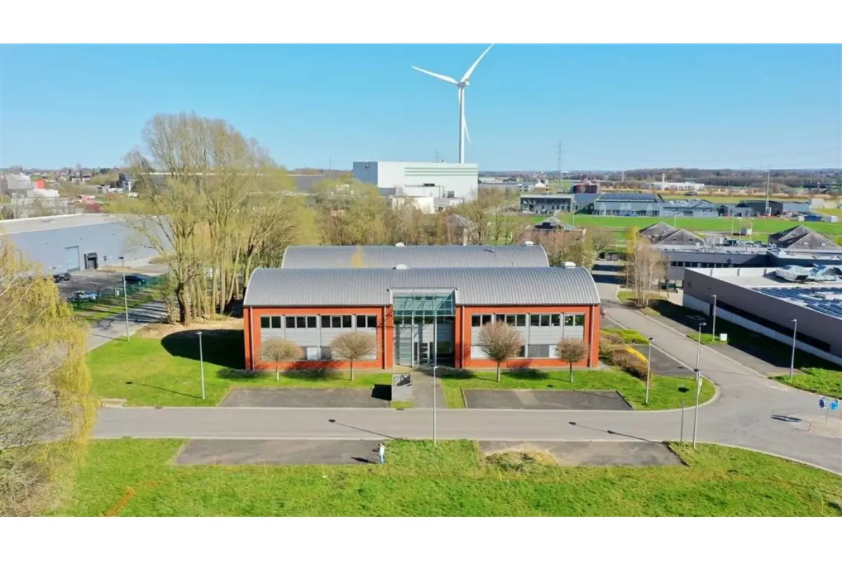 Commerce à vendre à Isnes 5032 895000.00€  chambres m² - annonce 744628