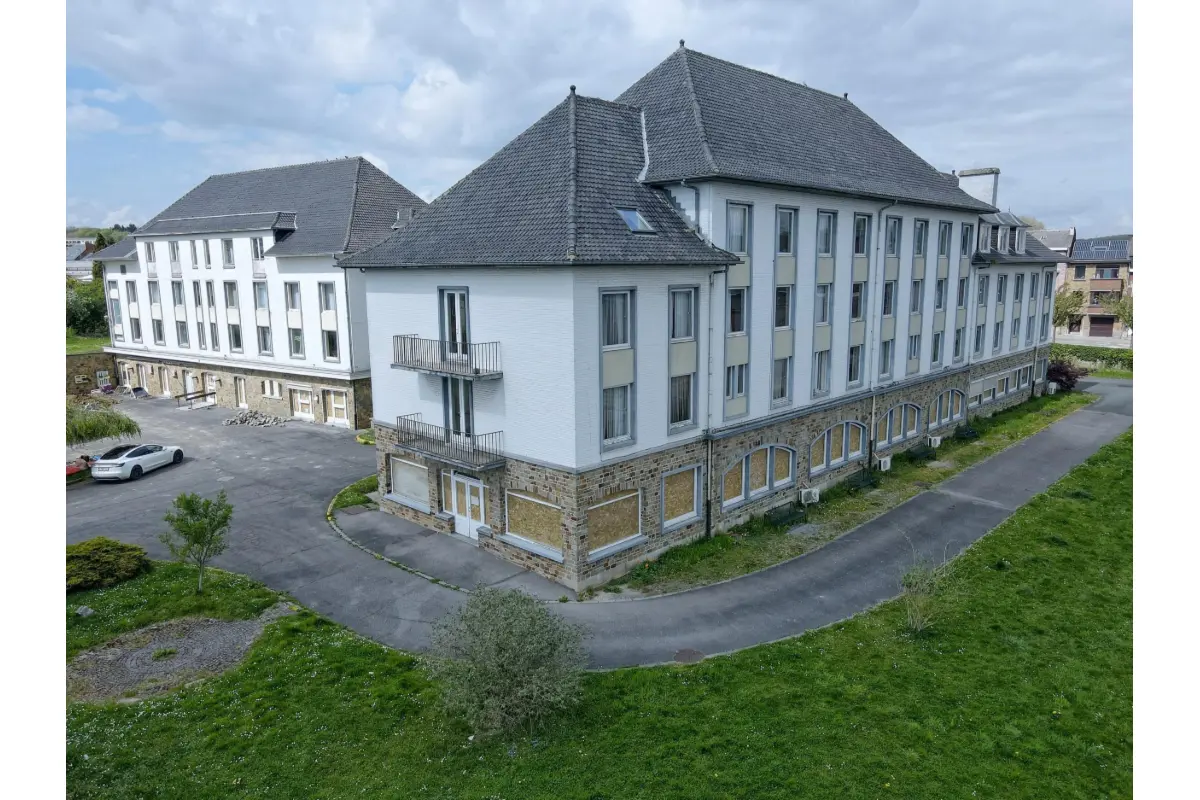 Maison à vendre à Saint-Servais 5002 1600000.00€ 60 chambres 4500.00m² - annonce 747586