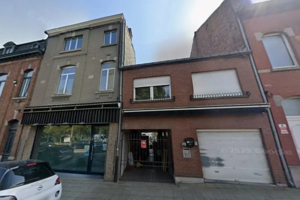 Appartement à vendre à Saint-Servais 5002 600000.00€  chambres 291.00m² - annonce 750840