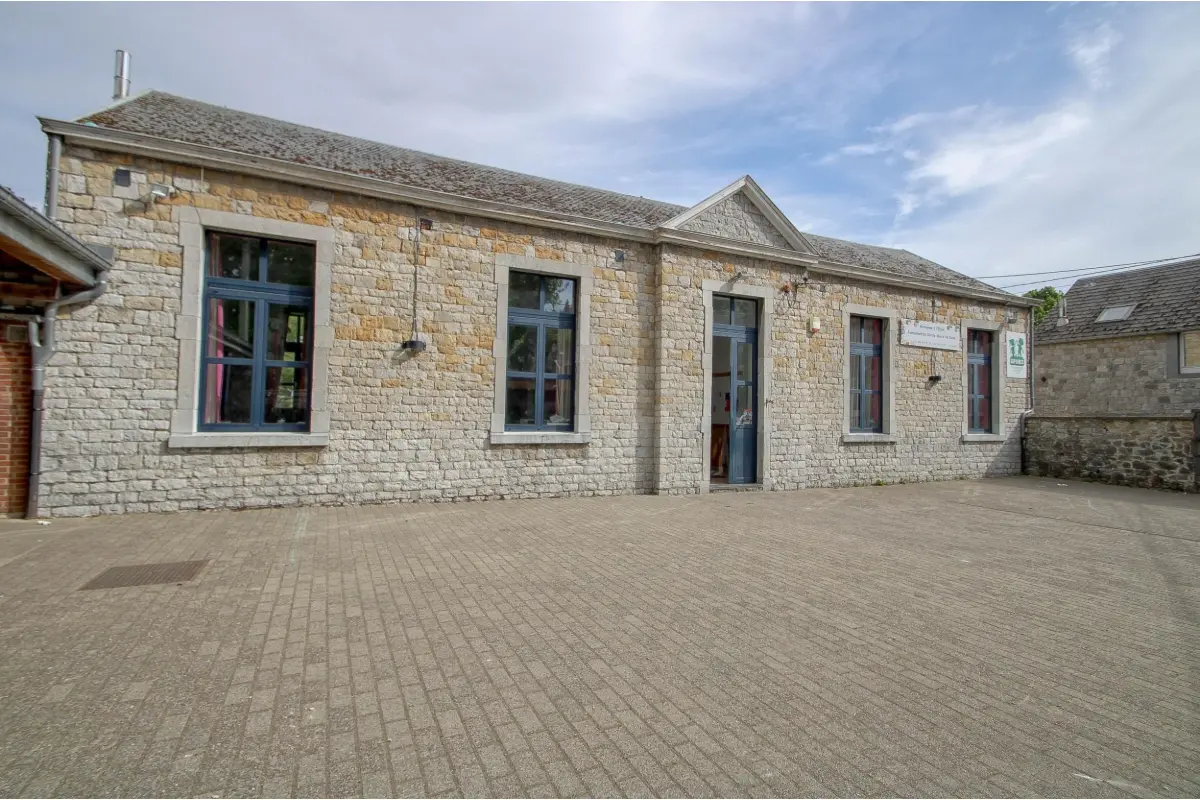 Immeuble mixte à vendre à Dave 5100 210000.00€  chambres 219.00m² - annonce 762876