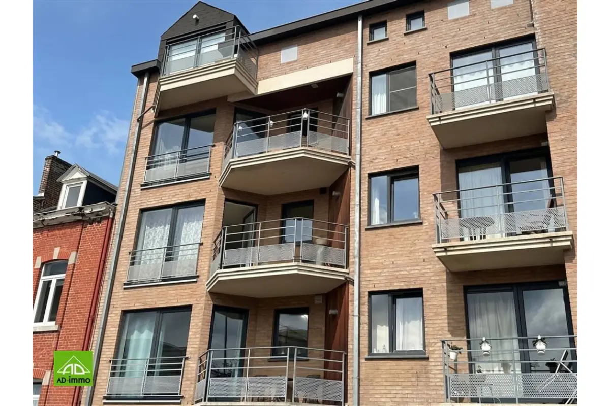 Appartement à  à Jambes 5100 950.00€ 2 chambres 81.00m² - annonce 775067