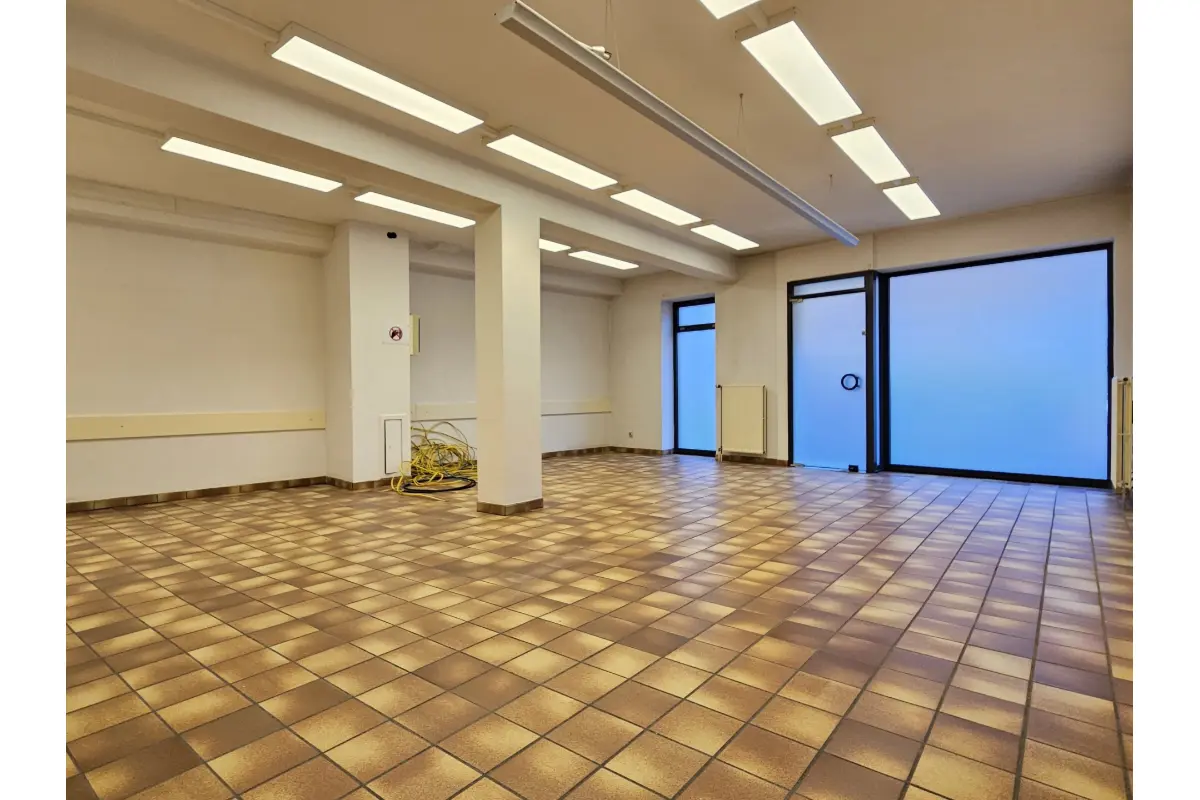 Commerce à louer à Jambes 5100 427.00€  chambres 57.00m² - annonce 777504