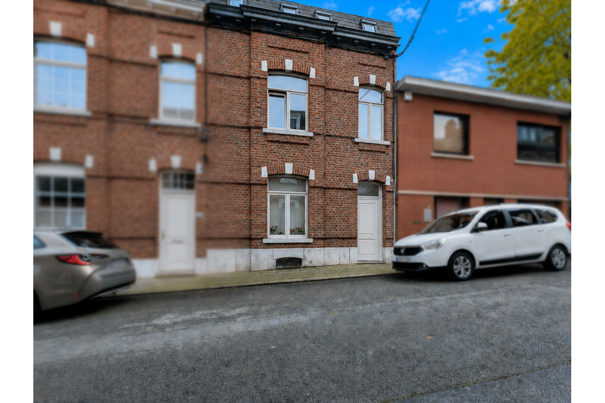 Maison à vendre à Saint-Servais 5002 370000.00€ 5 chambres 155.00m² - annonce 779089