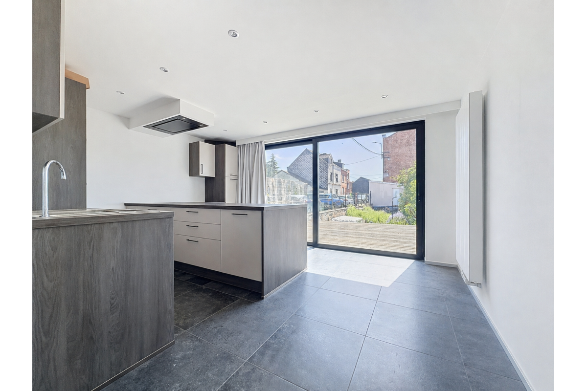 Maison à louer à Dave 5100 1300.00€ 3 chambres 150.00m² - annonce 779028