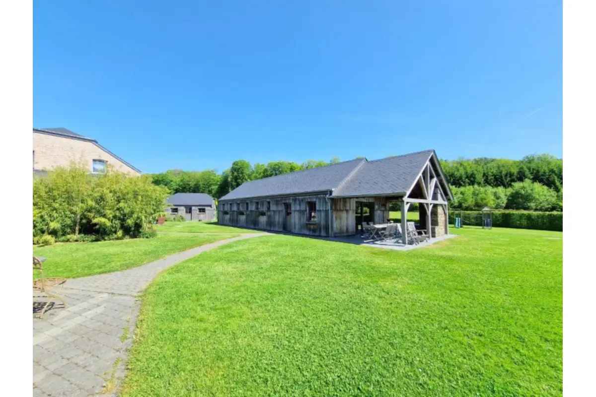 Immeuble de rapport - Immeuble à appartement à vendre à Bièvre 5555 0.00€ 8 chambres 430.00m² - annonce 779354