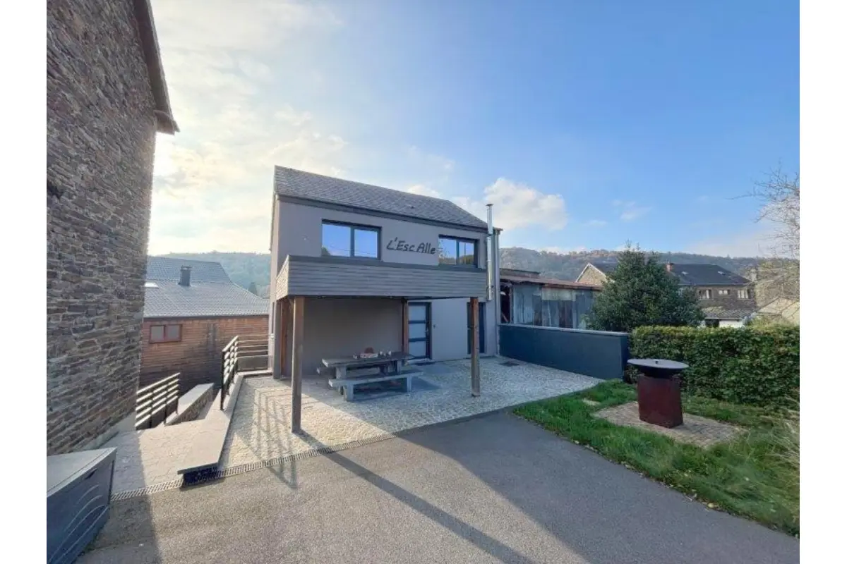 Maison à vendre à Alle 5550 390000.00€ 6 chambres 209.00m² - annonce 780106