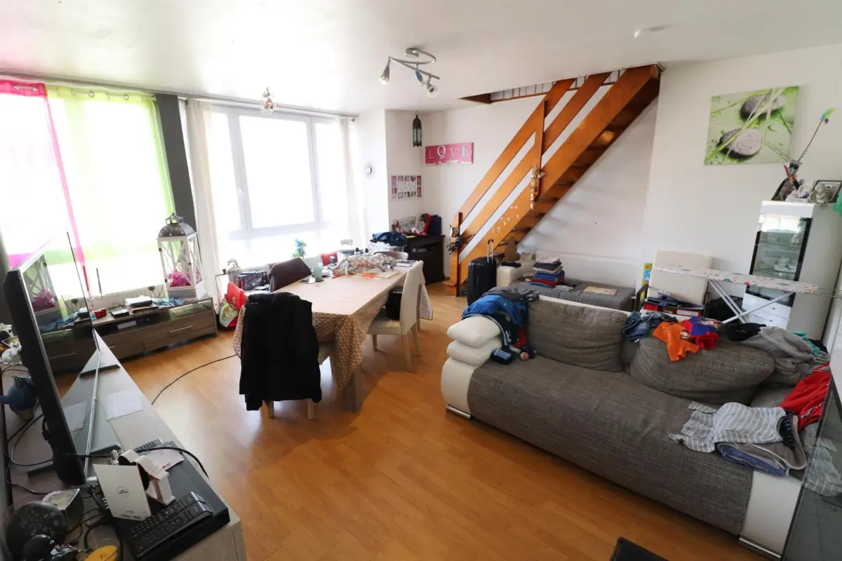 Appartement à louer à Dave 5100 785.00€ 2 chambres 80.00m² - annonce 793645
