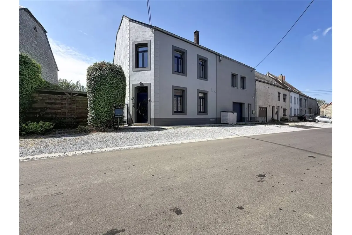 Maison à vendre à Jamiolle 5600 390000.00€ 5 chambres m² - annonce 798959