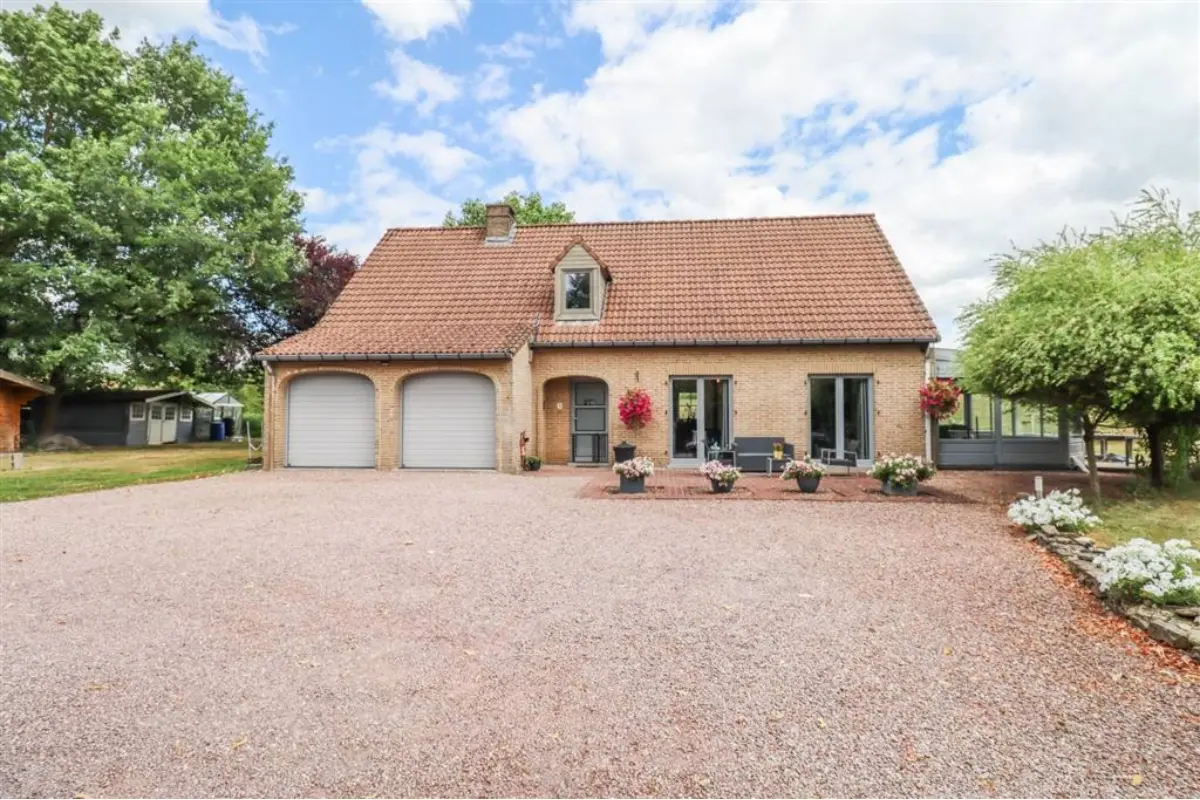 Villa à vendre à Denée 5537 479000.00€ 4 chambres 219.00m² - annonce 802191