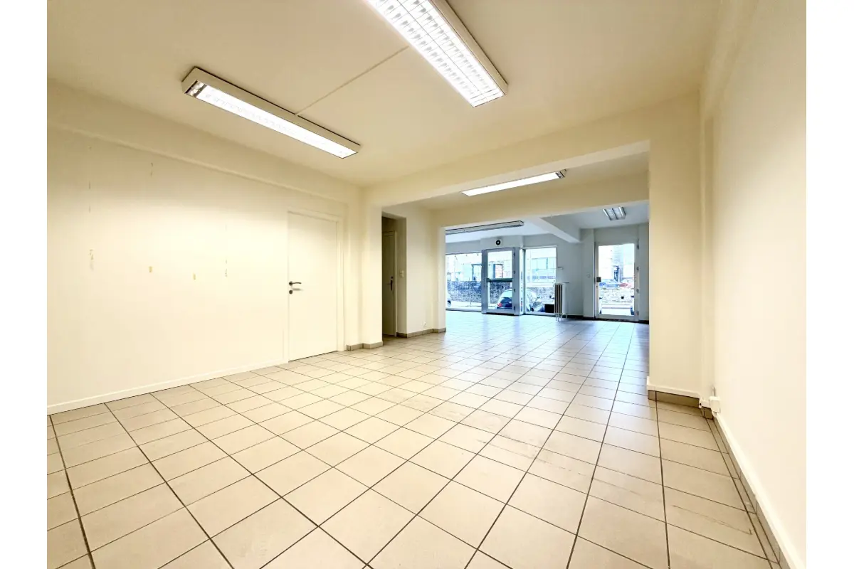 Commerce à louer à Dave 5100 790.00€  chambres 89.73m² - annonce 806980