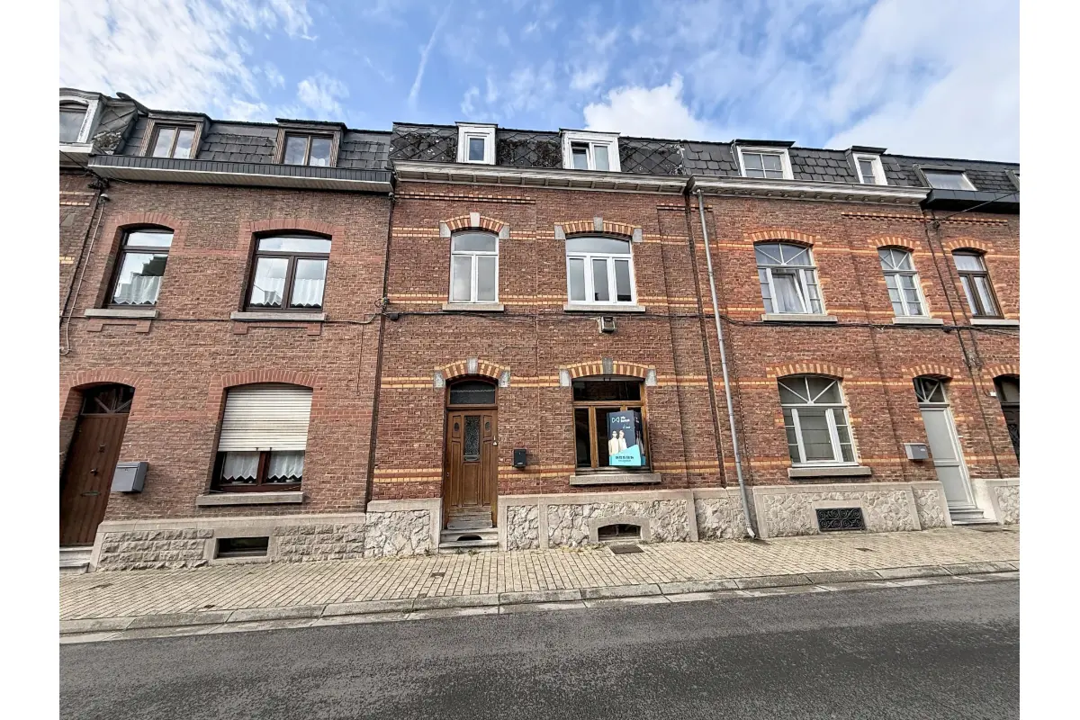 Maison à louer à Saint-Servais 5002 1100.00€ 4 chambres m² - annonce 820356