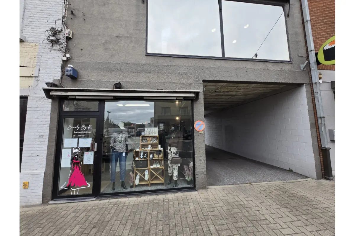 Commerce à louer à Bouge 5004 900.00€ 0 chambres m² - annonce 823794